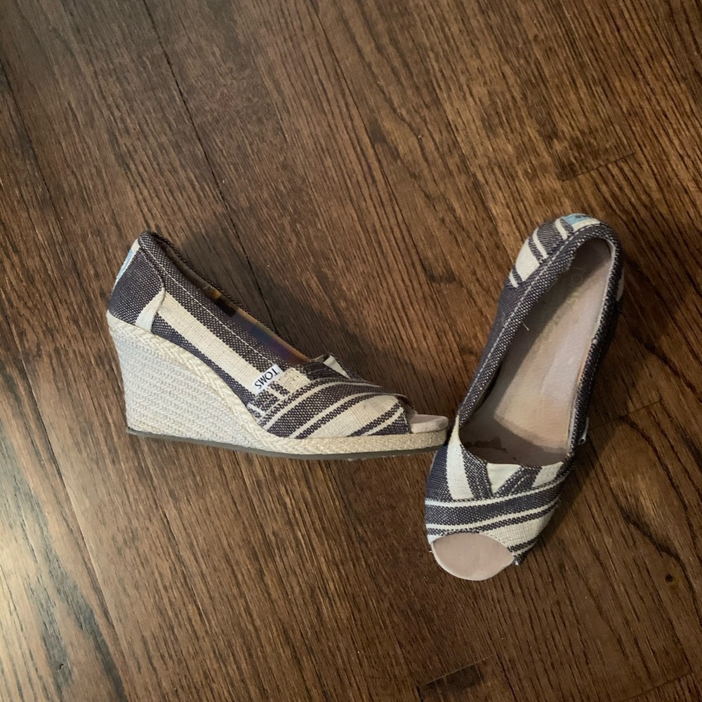 Toms wedge shoes
